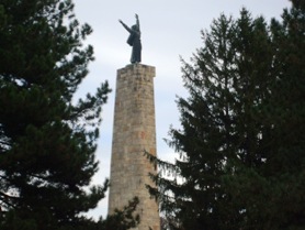 spomenik na Fruskoj Gori blizu Banje Vrdnik